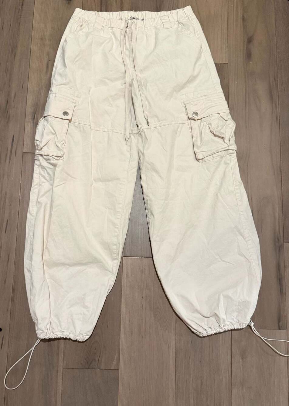 Madden Girl Cream Cargo Joggers Size M
